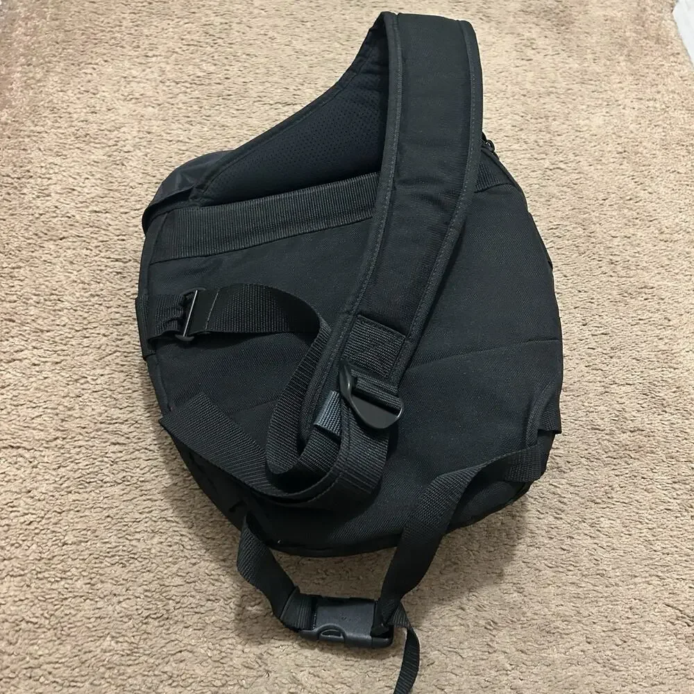 Tarmac Velocity 8X #5768 Over The Shoulder Camera Bag